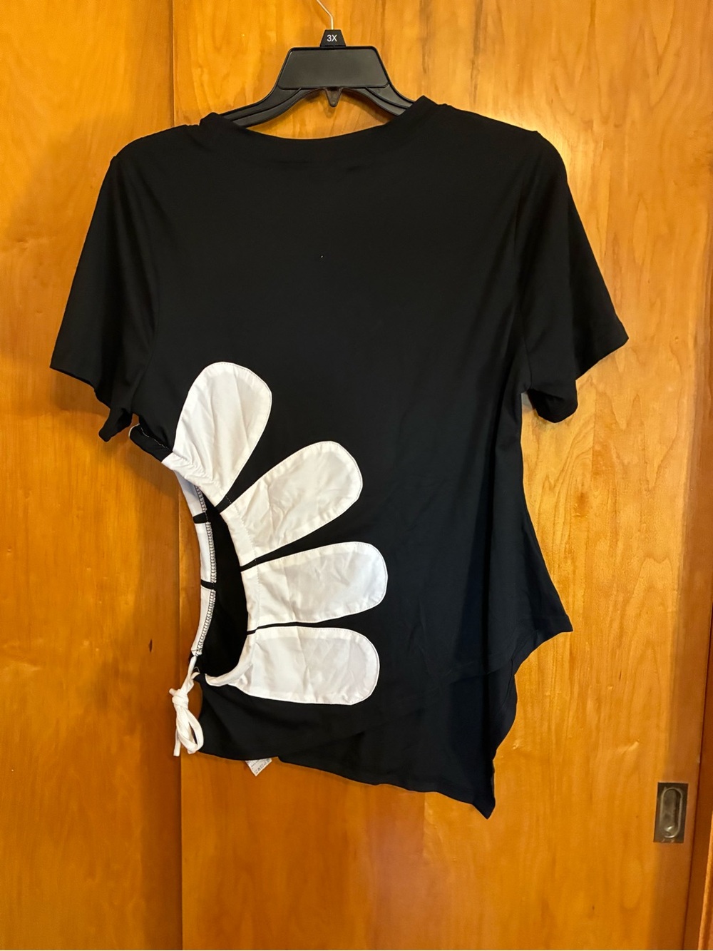 SHEIN Black Short-Sleeve Top with White Petal Cutout